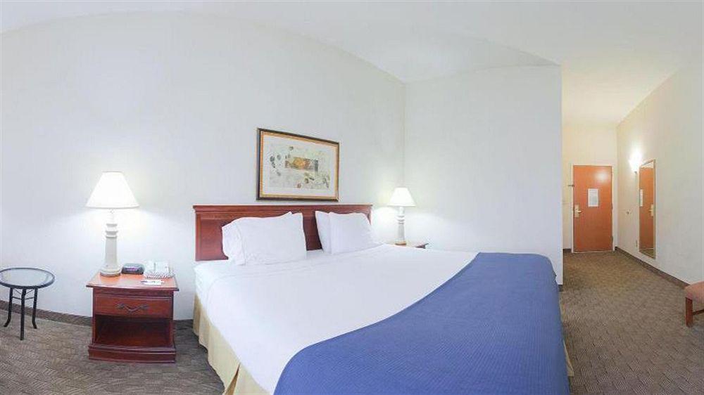 Baymont By Wyndham Bessemer Extérieur photo