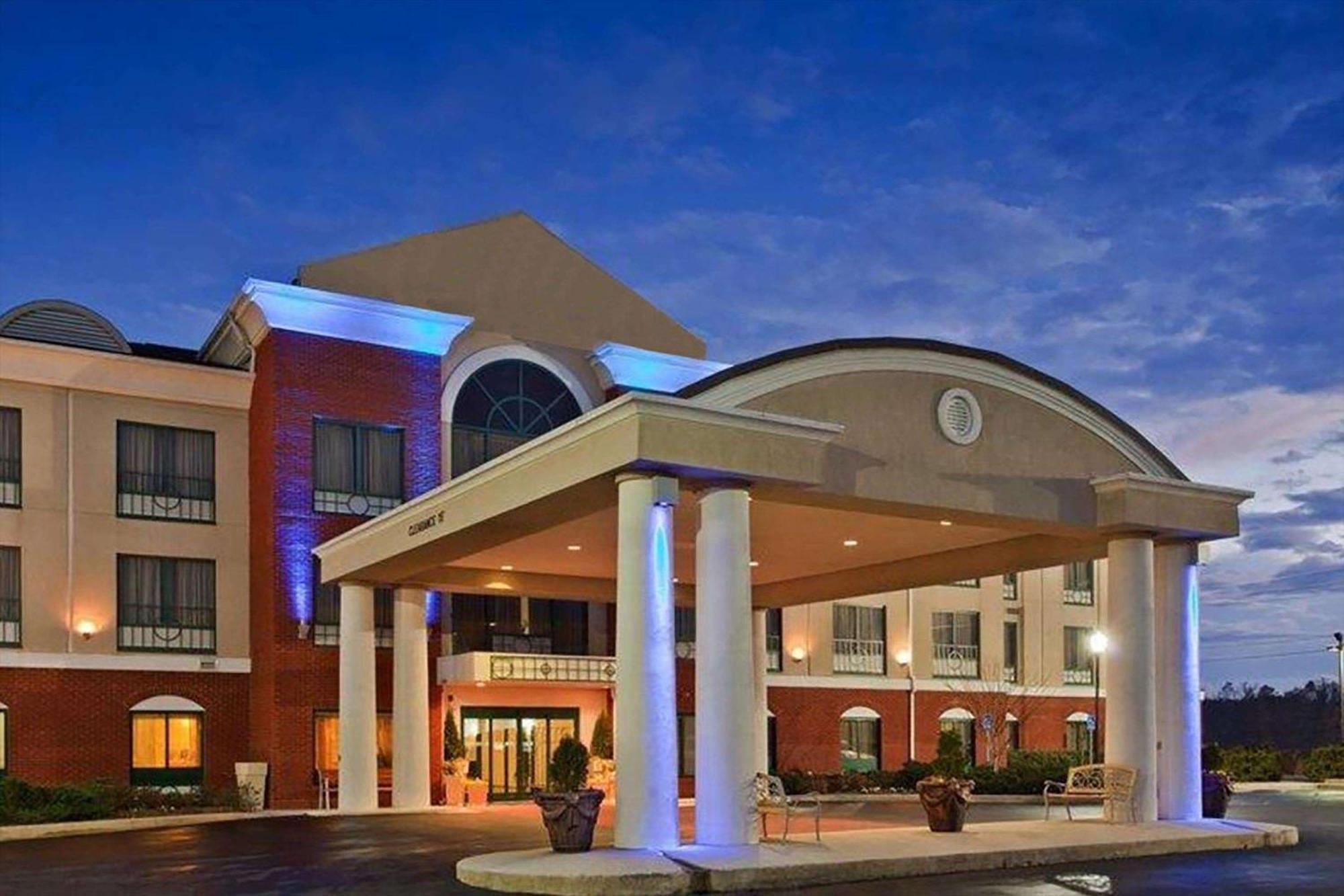 Baymont By Wyndham Bessemer Extérieur photo
