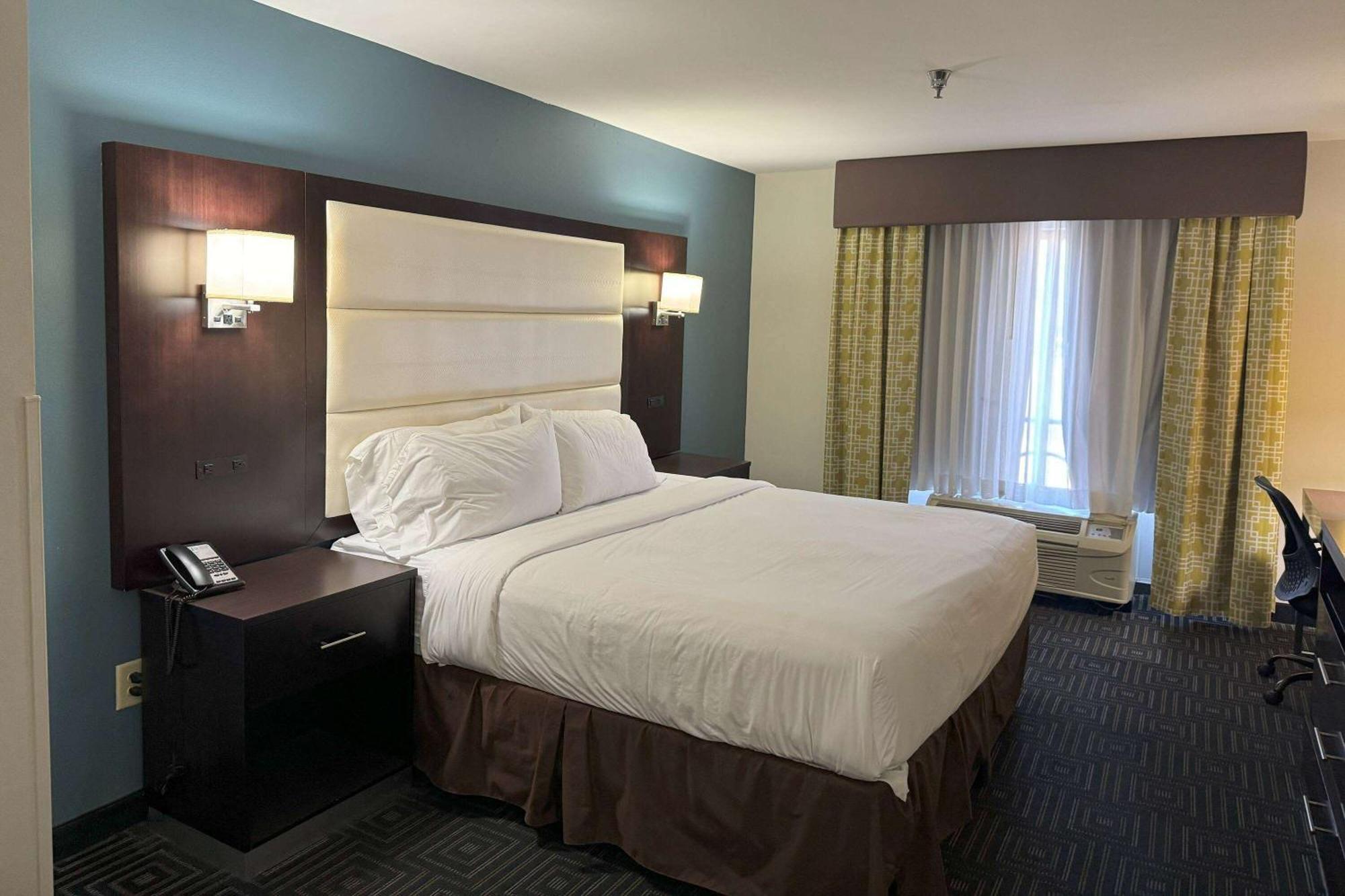 Baymont By Wyndham Bessemer Extérieur photo