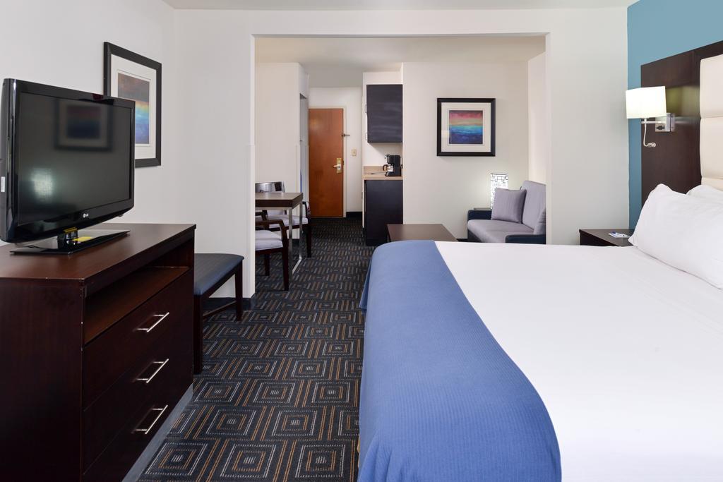 Baymont By Wyndham Bessemer Extérieur photo